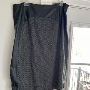 New Without Tags Gray Black Chevron Pattern Front